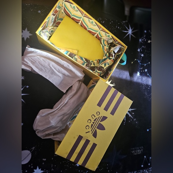 Gazelle 'White Green Red' G - Picture 3 of 11